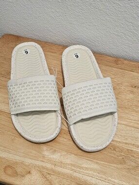 SUAVS The Eddy Slide Knit Sandals Sand White NWOB Women's 9 / Men's 7